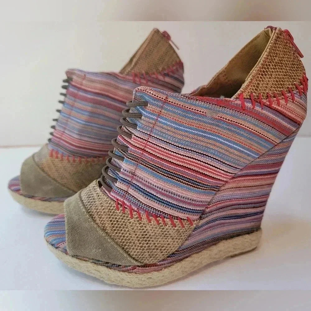 Shi by Journeys Wedge Heel Sandals Mutilcolor Striped Size 6.5 NWOT